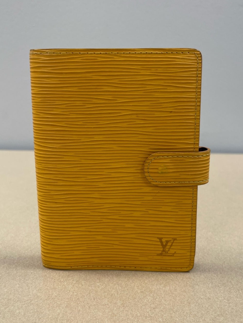 Louis Vuitton Epi PM 6-Ring Agenda Passport Holder in Yellow - Preowned - Picture 1 of 10